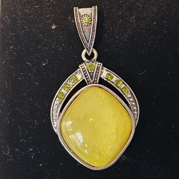 Large Costume Silver Tone Green Rhinestone and Large Green Center Stone Pendant - Picture 5 of 5